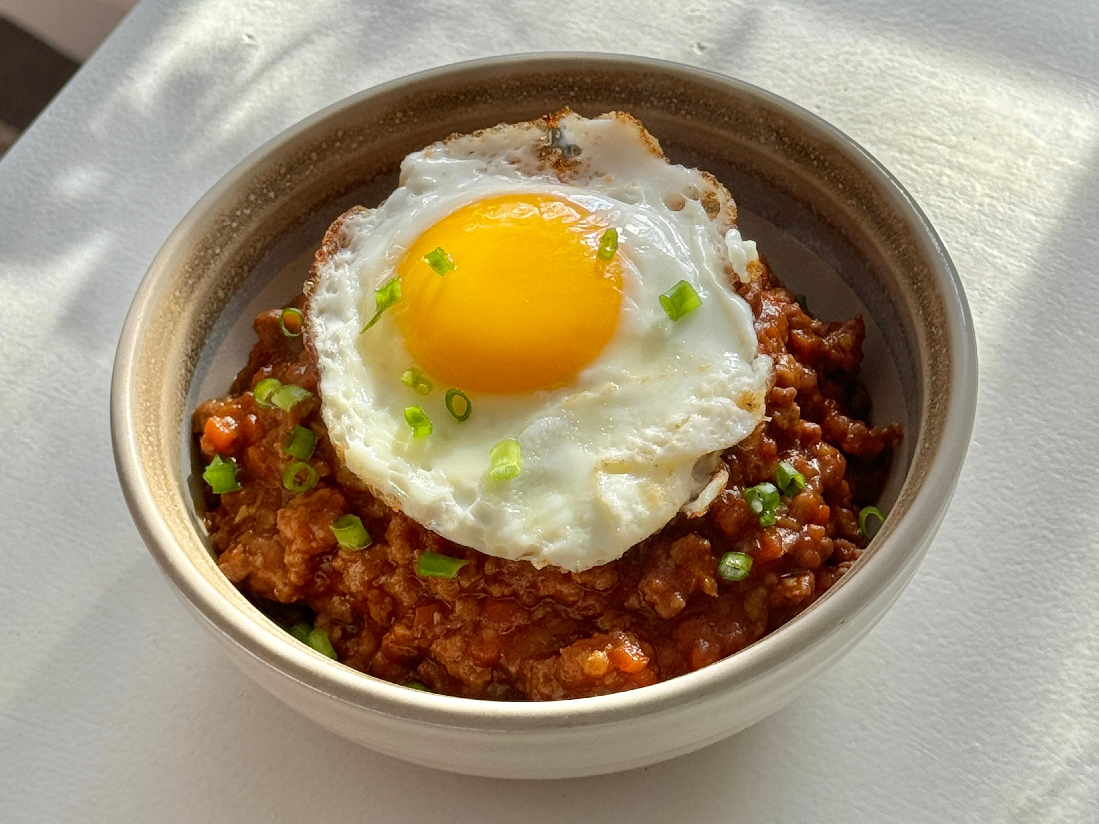 Cantonese Style Minced Beef Over Rice 窩蛋免治牛肉飯